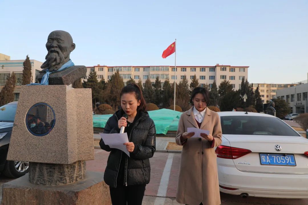 内蒙古艺术学院举办入学第一课——国旗下讲话活动